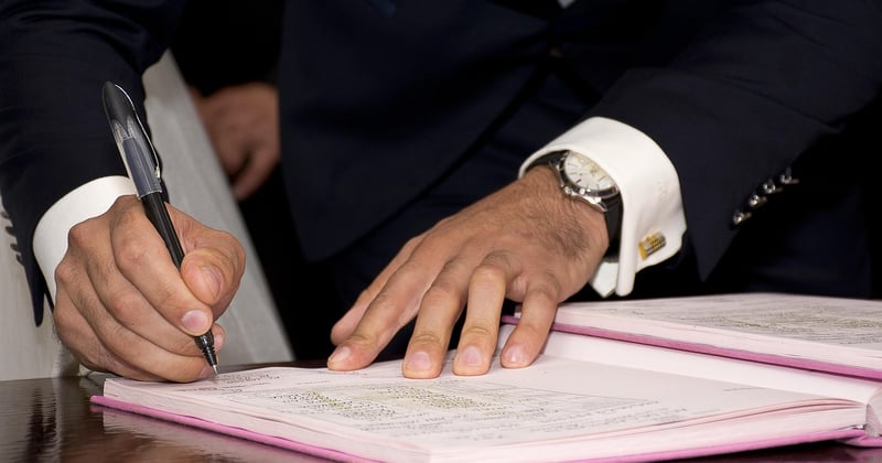 How to Write a Shareholder Agreement for Startups: Founder's Guide